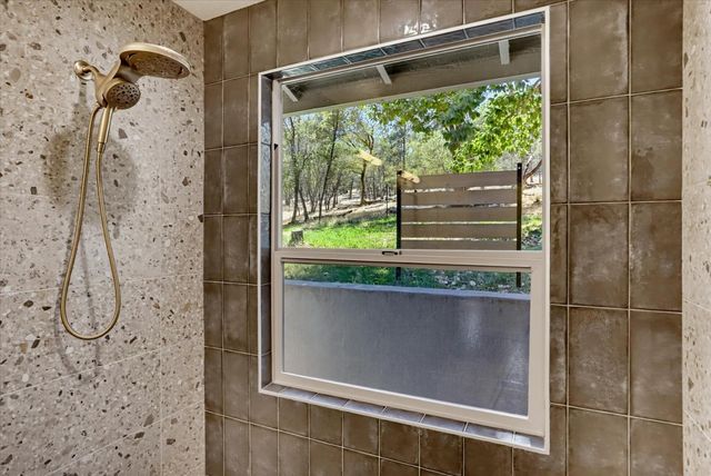10411 Rough And Ready Rd, Rough And Ready, CA 95975