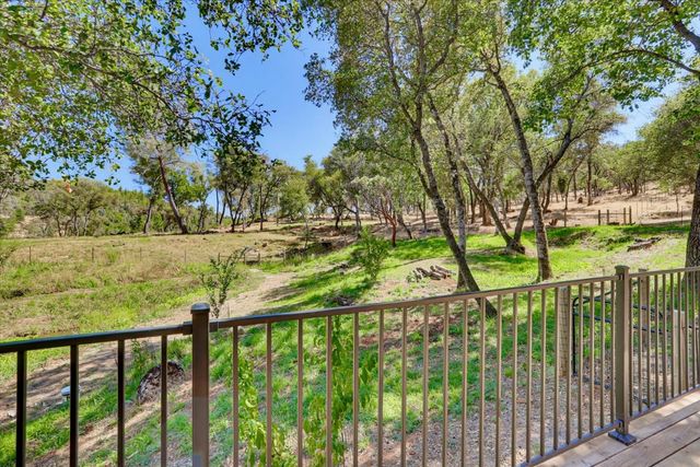 10411 Rough And Ready Rd, Rough And Ready, CA 95975