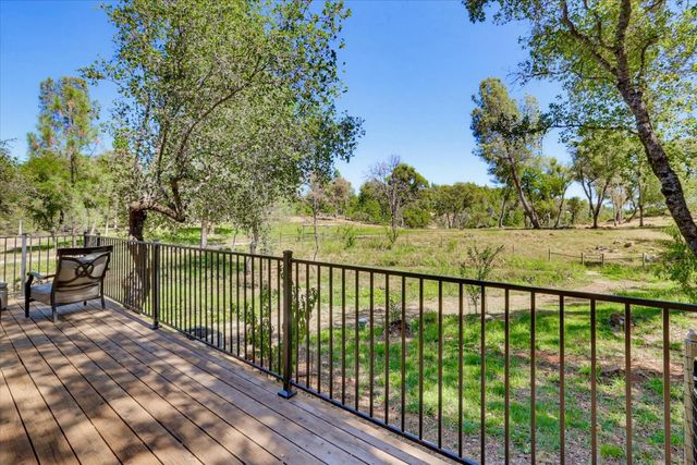 10411 Rough And Ready Rd, Rough And Ready, CA 95975