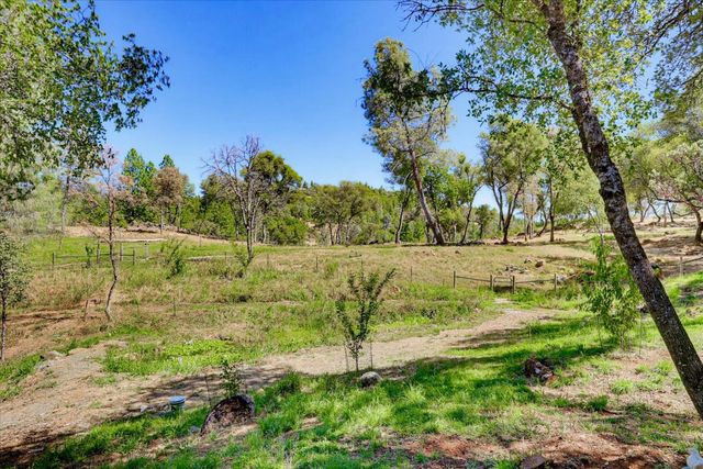 10411 Rough And Ready Rd, Rough And Ready, CA 95975