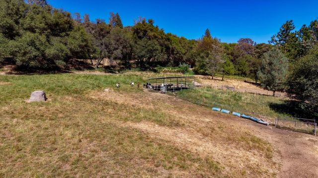 10411 Rough And Ready Rd, Rough And Ready, CA 95975