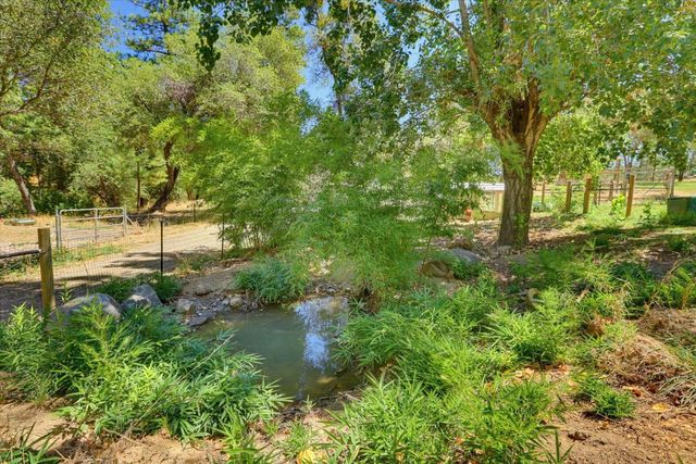 10411 Rough And Ready Rd, Rough And Ready, CA 95975