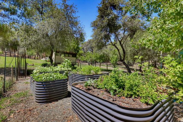 10411 Rough And Ready Rd, Rough And Ready, CA 95975