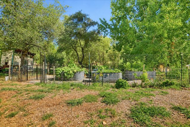 10411 Rough And Ready Rd, Rough And Ready, CA 95975