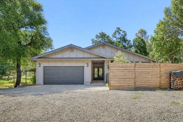 10411 Rough And Ready Rd, Rough And Ready, CA 95975