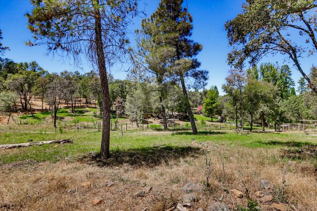 10411 Rough And Ready Rd, Rough And Ready, CA 95975