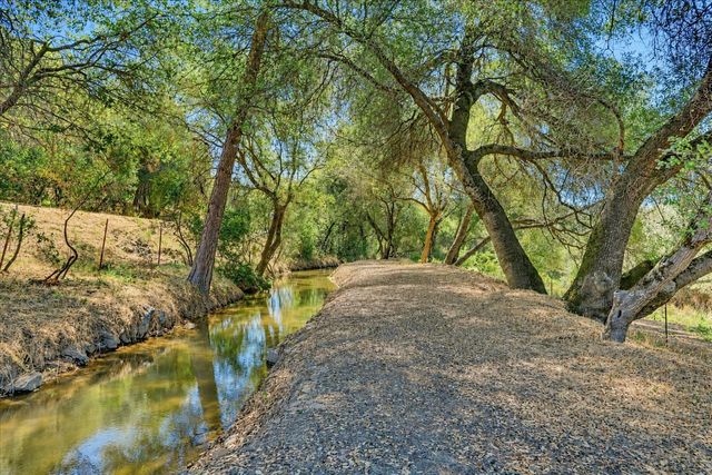 10411 Rough And Ready Rd, Rough And Ready, CA 95975