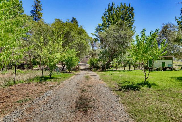 10411 Rough And Ready Rd, Rough And Ready, CA 95975