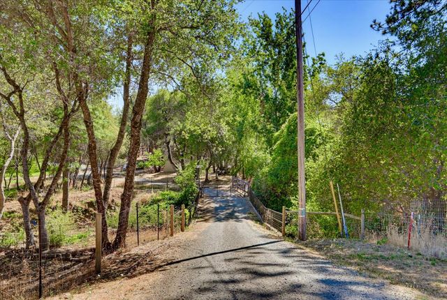 10411 Rough And Ready Rd, Rough And Ready, CA 95975