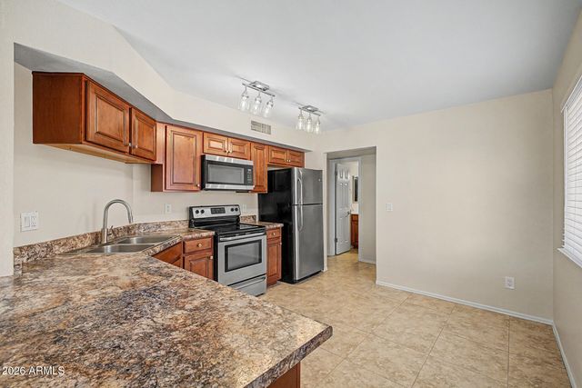 3975 E GRAYTHORN Street, Phoenix, AZ 85044