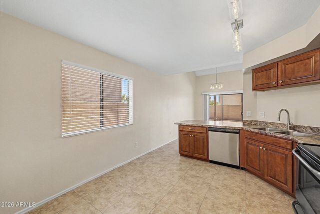 3975 E GRAYTHORN Street, Phoenix, AZ 85044