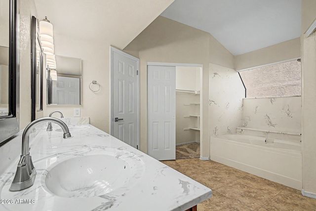3975 E GRAYTHORN Street, Phoenix, AZ 85044