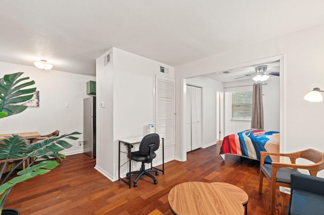 1110 W 22nd ST 2, Austin, TX 78705