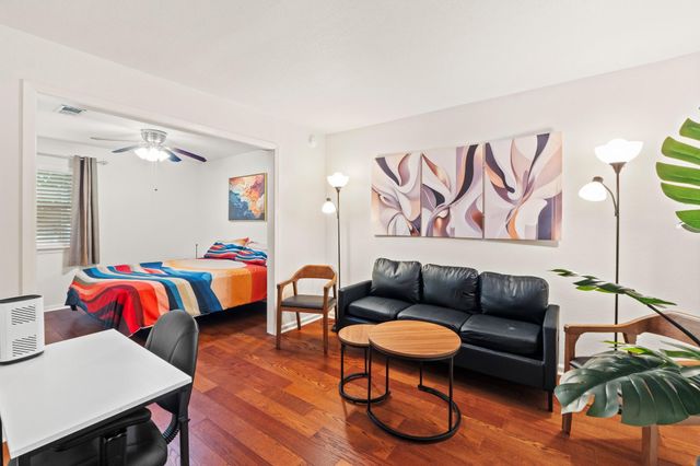 1110 W 22nd ST 2, Austin, TX 78705