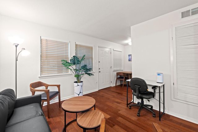 1110 W 22nd ST 2, Austin, TX 78705