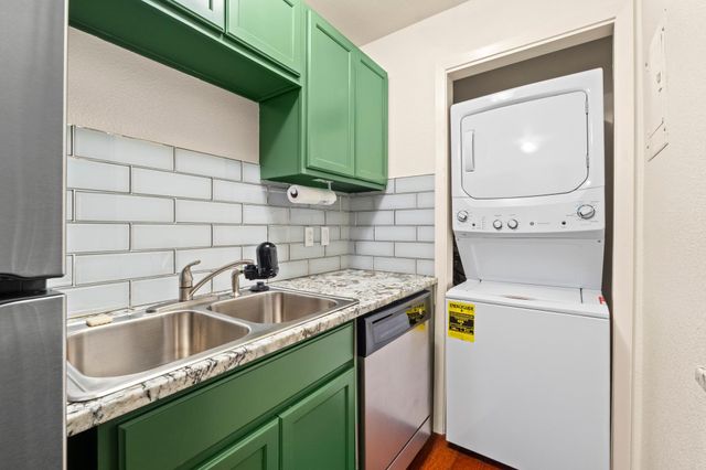 1110 W 22nd ST 2, Austin, TX 78705