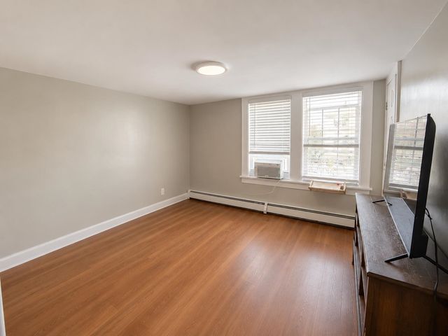 9 SILVER ST, Bayonne, NJ 07002
