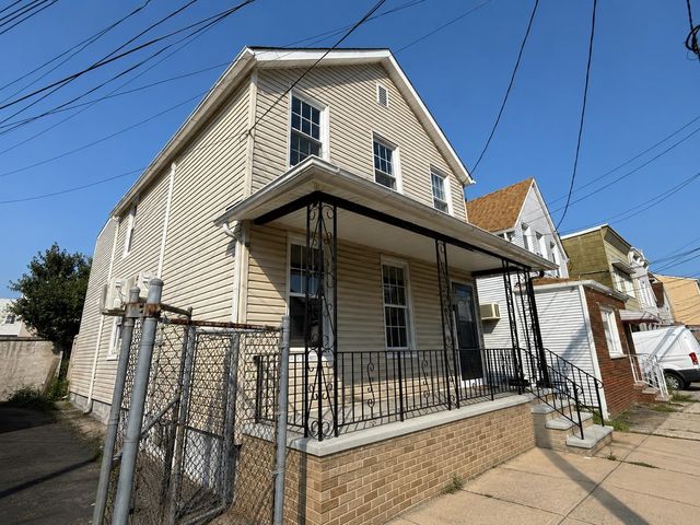 9 SILVER ST, Bayonne, NJ 07002