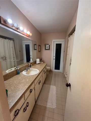 8121 SW 205th St, Cutler Bay, FL 33189