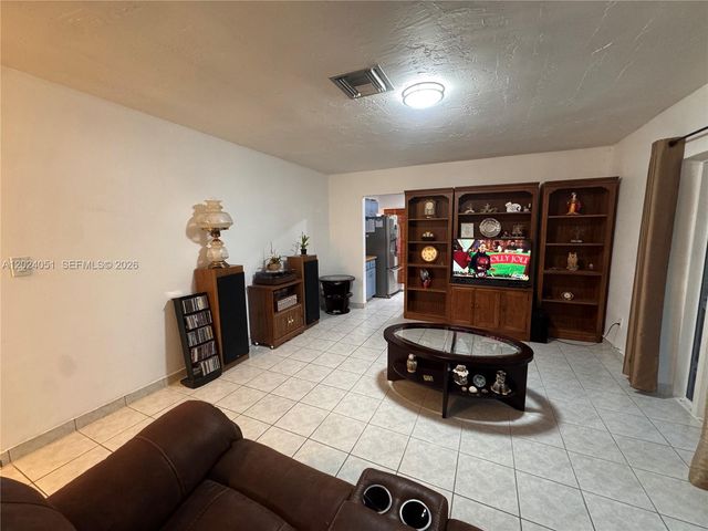 8121 SW 205th St, Cutler Bay, FL 33189