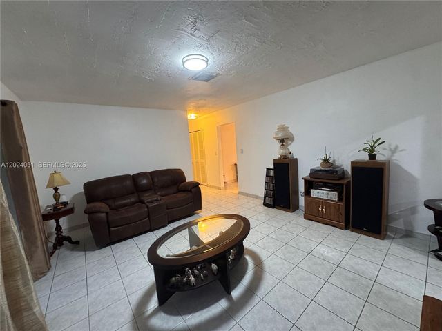 8121 SW 205th St, Cutler Bay, FL 33189