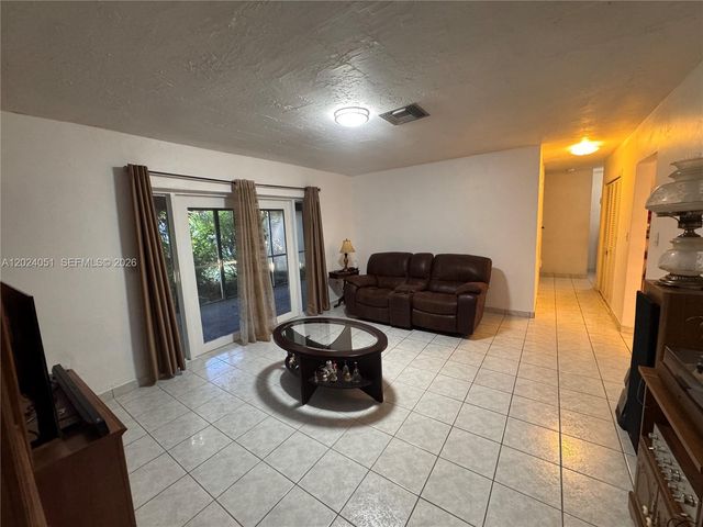8121 SW 205th St, Cutler Bay, FL 33189