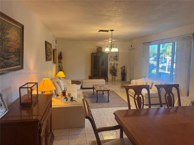 8121 SW 205th St, Cutler Bay, FL 33189