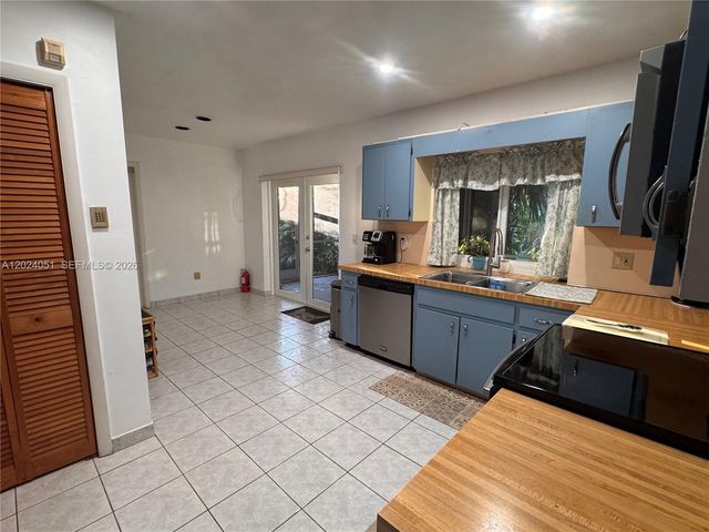 8121 SW 205th St, Cutler Bay, FL 33189