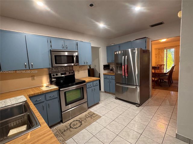 8121 SW 205th St, Cutler Bay, FL 33189