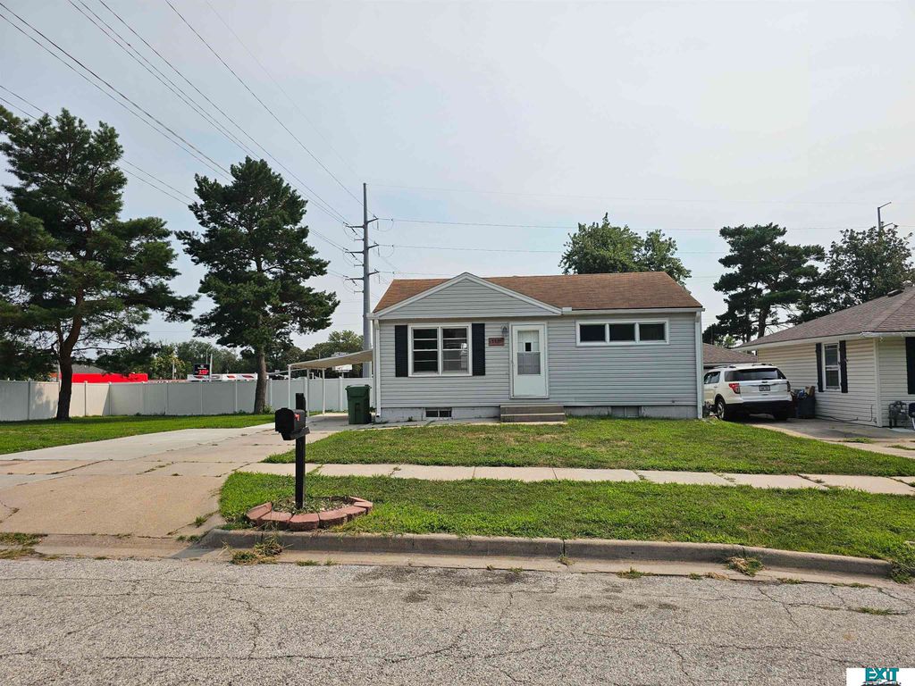 5531 Saylor Street, Lincoln, NE 68506