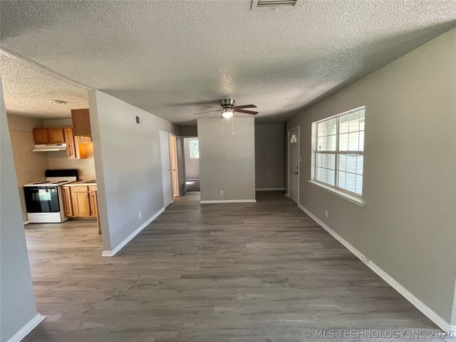 107 S 196th East Avenue, Tulsa, OK 74108