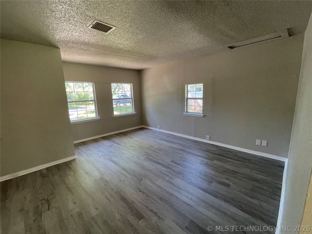 107 S 196th East Avenue, Tulsa, OK 74108