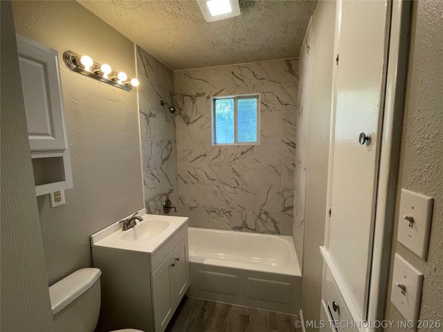 107 S 196th East Avenue, Tulsa, OK 74108