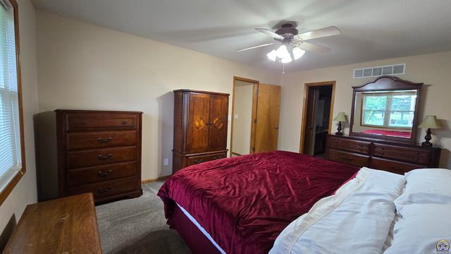 4148 SW Moundview DR, Topeka, KS 66610