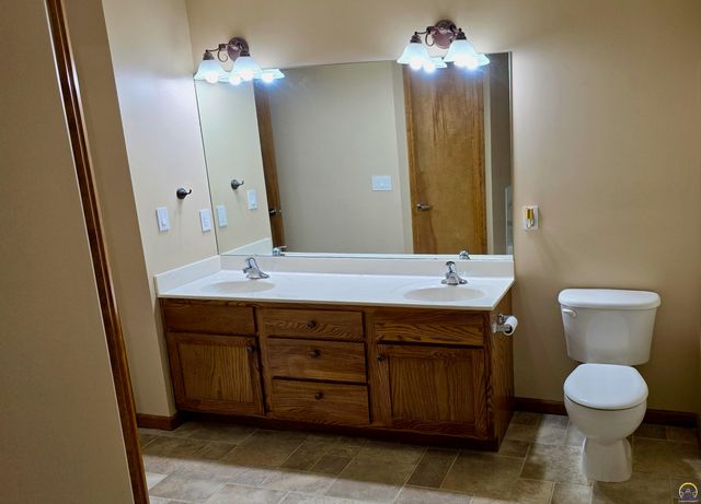 4148 SW Moundview DR, Topeka, KS 66610