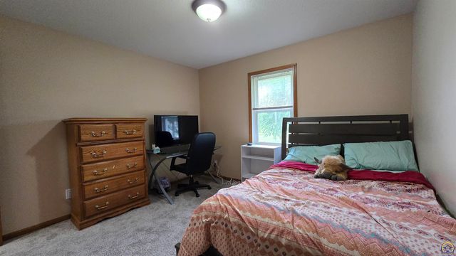 4148 SW Moundview DR, Topeka, KS 66610