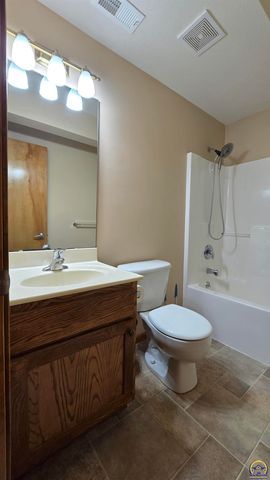 4148 SW Moundview DR, Topeka, KS 66610