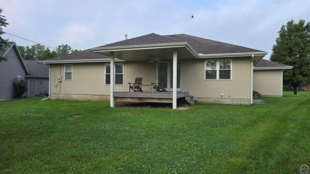4148 SW Moundview DR, Topeka, KS 66610