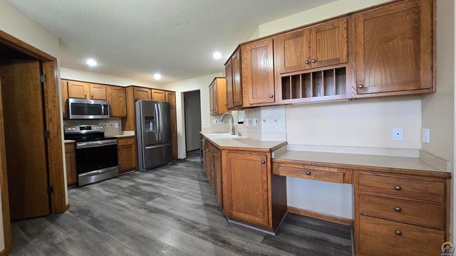 4148 SW Moundview DR, Topeka, KS 66610