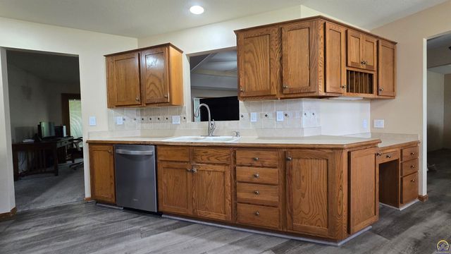 4148 SW Moundview DR, Topeka, KS 66610