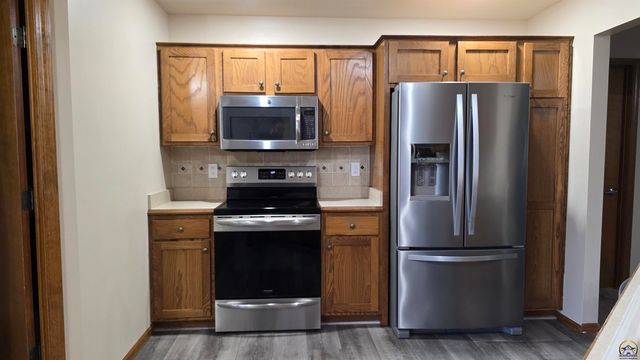 4148 SW Moundview DR, Topeka, KS 66610
