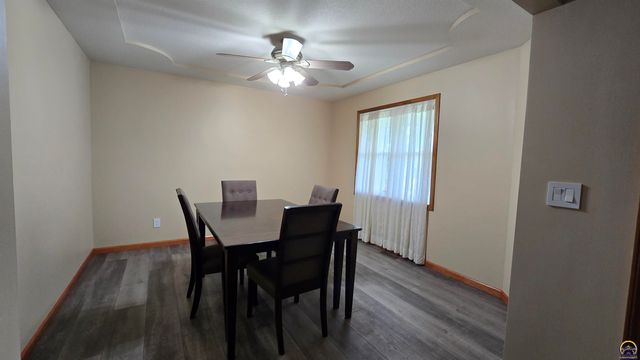 4148 SW Moundview DR, Topeka, KS 66610