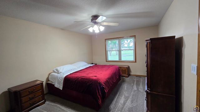 4148 SW Moundview DR, Topeka, KS 66610
