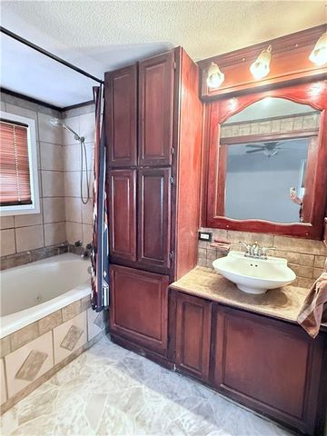 2401 Bittersweet Lane, St Joseph, MO 64503