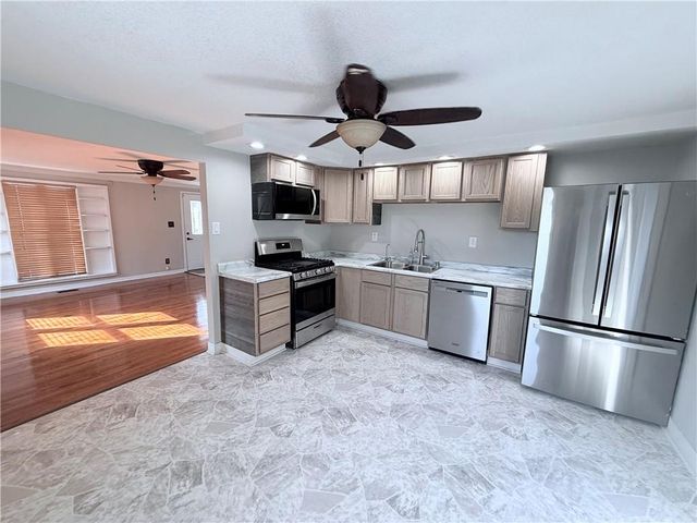 2401 Bittersweet Lane, St Joseph, MO 64503