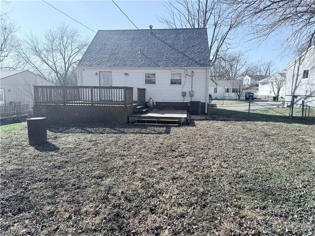 2401 Bittersweet Lane, St Joseph, MO 64503