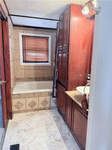 2401 Bittersweet Lane, St Joseph, MO 64503