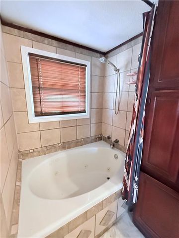 2401 Bittersweet Lane, St Joseph, MO 64503