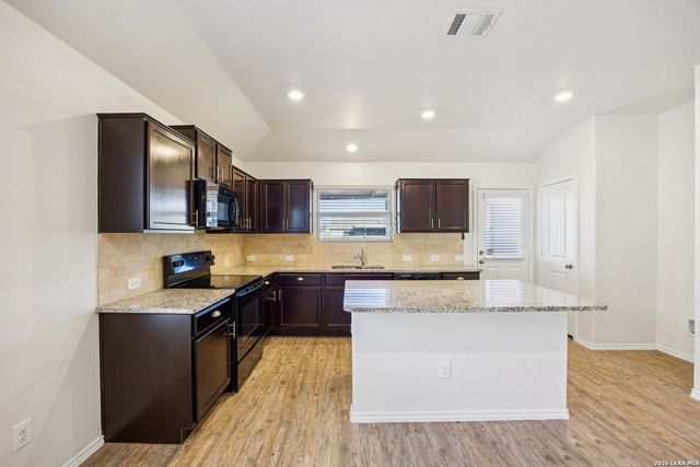 160 Field Rdg, New Braunfels, TX 78130