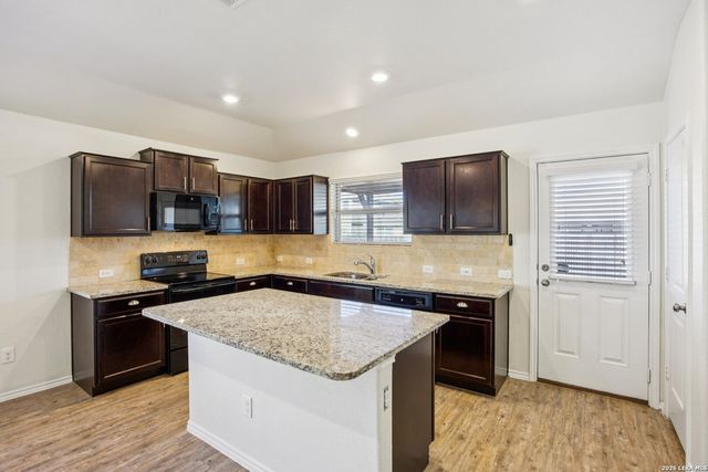 160 Field Rdg, New Braunfels, TX 78130